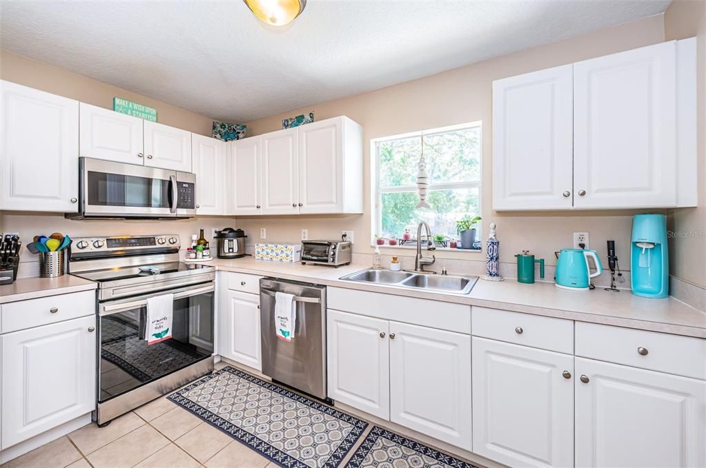 For Sale: $395,000 (3 beds, 2 baths, 1200 Square Feet)