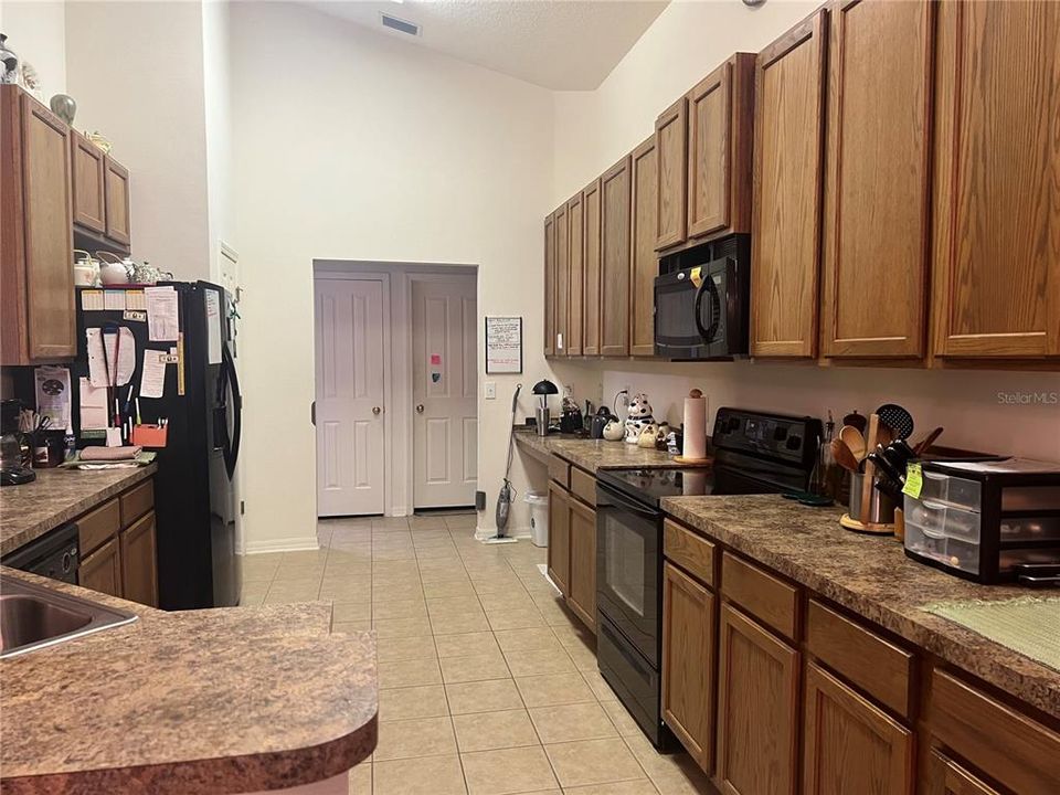 For Sale: $370,000 (4 beds, 3 baths, 2590 Square Feet)