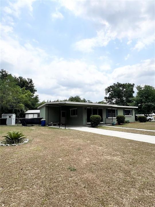 Active With Contract: $225,000 (3 beds, 1 baths, 912 Square Feet)