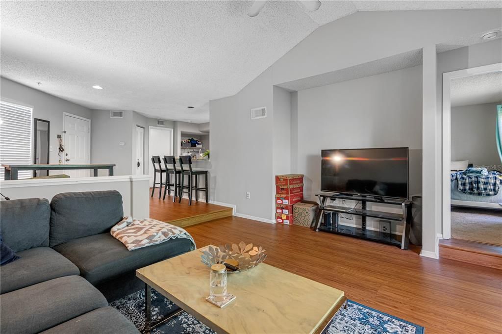 For Sale: $240,000 (2 beds, 2 baths, 935 Square Feet)