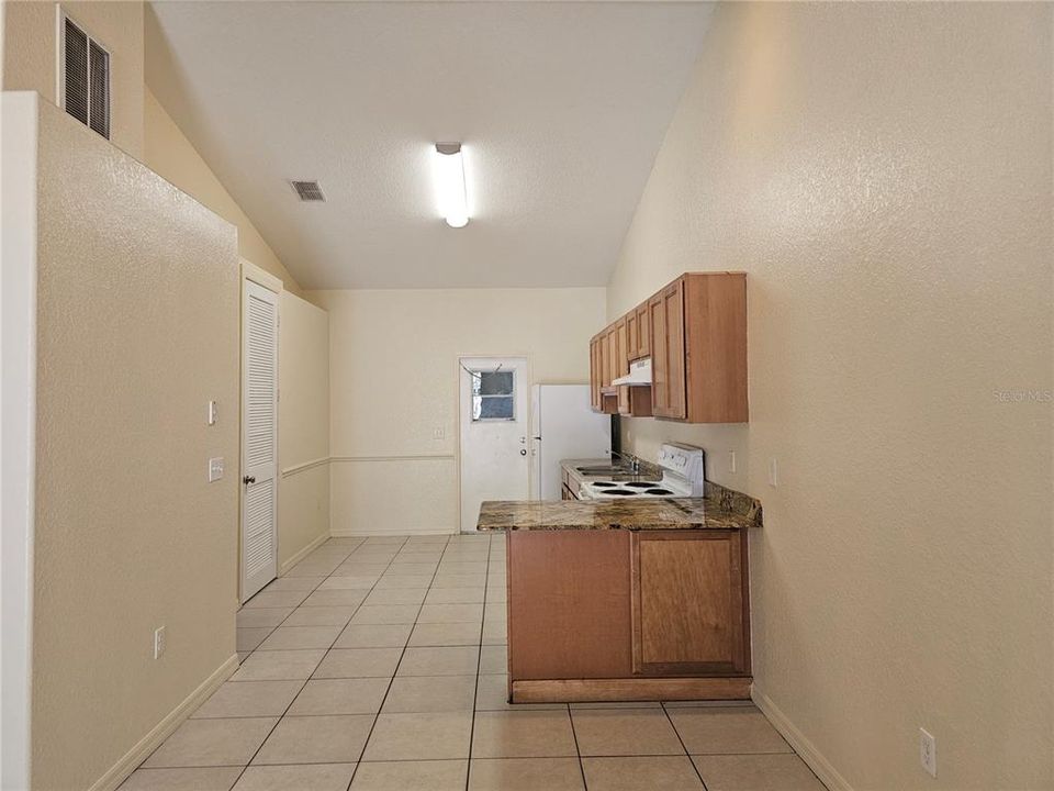 FR looking to Kitchen
