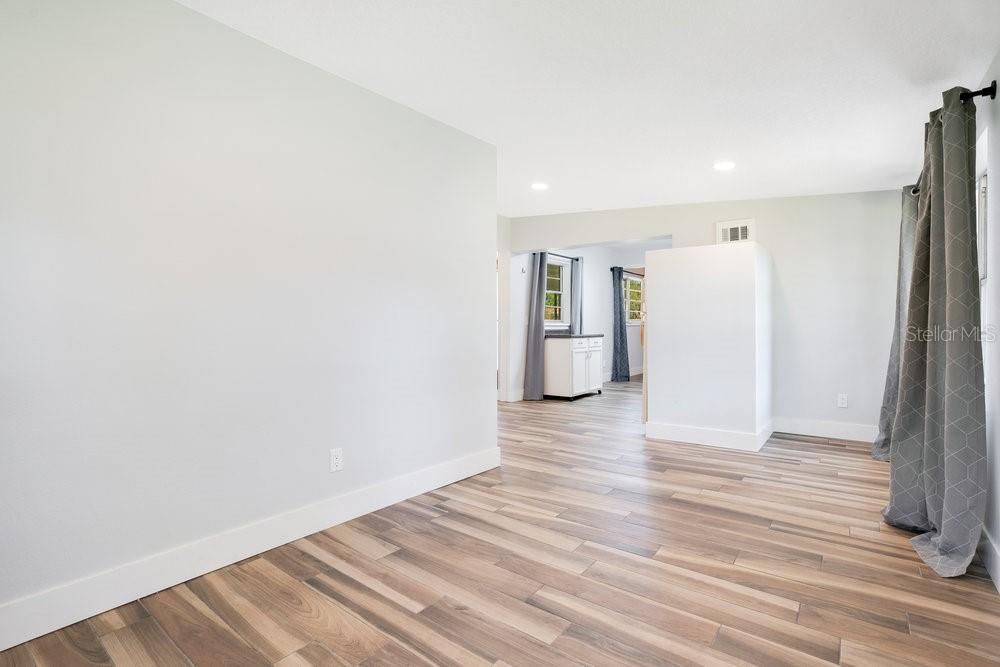 Active With Contract: $425,000 (2 beds, 2 baths, 1172 Square Feet)