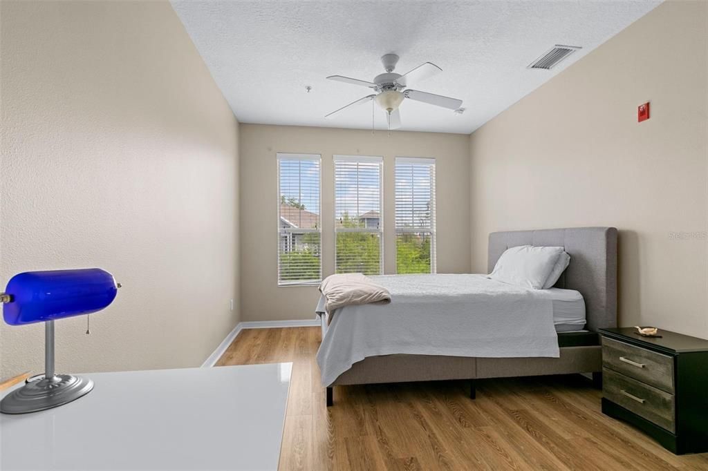 Active With Contract: $1,950 (2 beds, 2 baths, 1080 Square Feet)