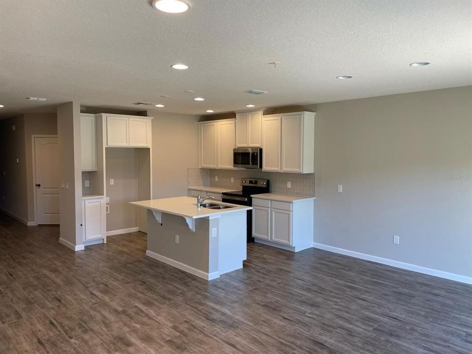 Recently Rented: $2,395 (3 beds, 2 baths, 1633 Square Feet)