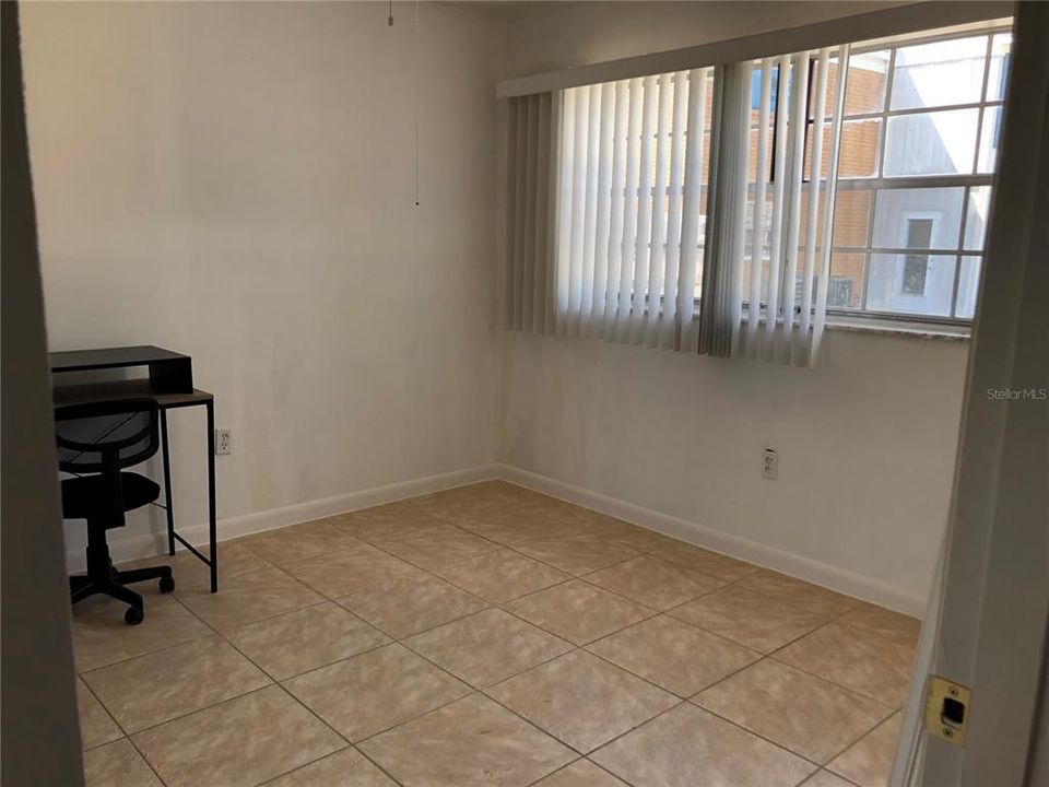 For Sale: $125,900 (2 beds, 2 baths, 919 Square Feet)