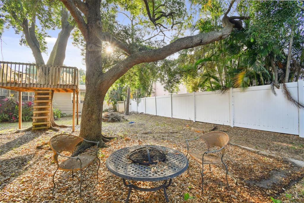 Active With Contract: $635,000 (3 beds, 2 baths, 1924 Square Feet)