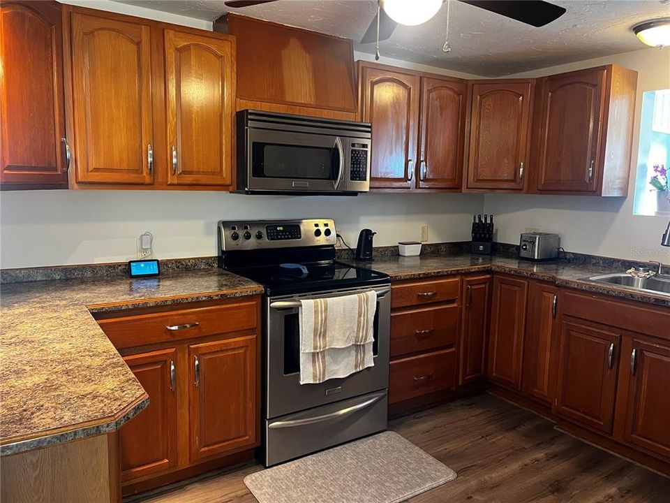For Sale: $195,000 (2 beds, 2 baths, 1056 Square Feet)