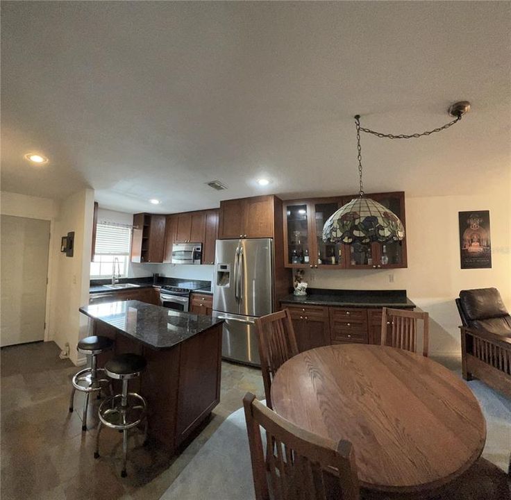 For Sale: $260,000 (2 beds, 1 baths, 908 Square Feet)