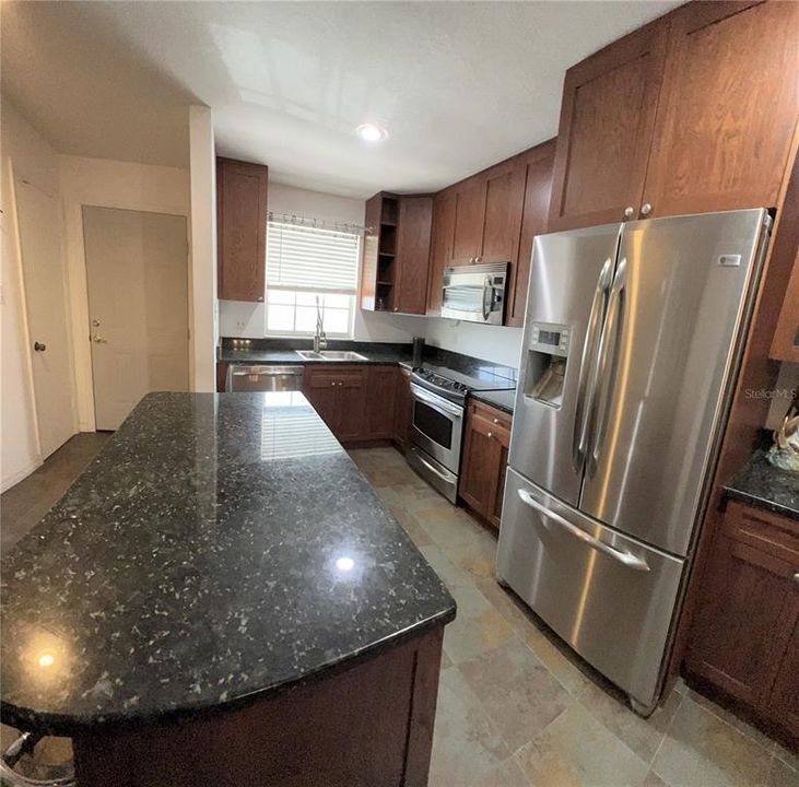 For Sale: $260,000 (2 beds, 1 baths, 908 Square Feet)