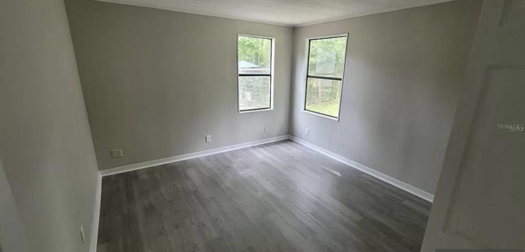 Active With Contract: $135,000 (2 beds, 1 baths, 1056 Square Feet)
