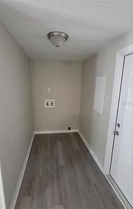 Active With Contract: $135,000 (2 beds, 1 baths, 1056 Square Feet)