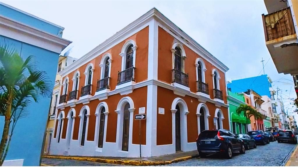 Vendido Recientemente: $2,600,000 (6 camas, 6 baños, 6572 Pies cuadrados)