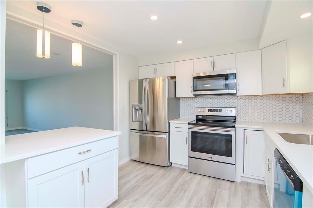 For Sale: $334,900 (2 beds, 2 baths, 1040 Square Feet)
