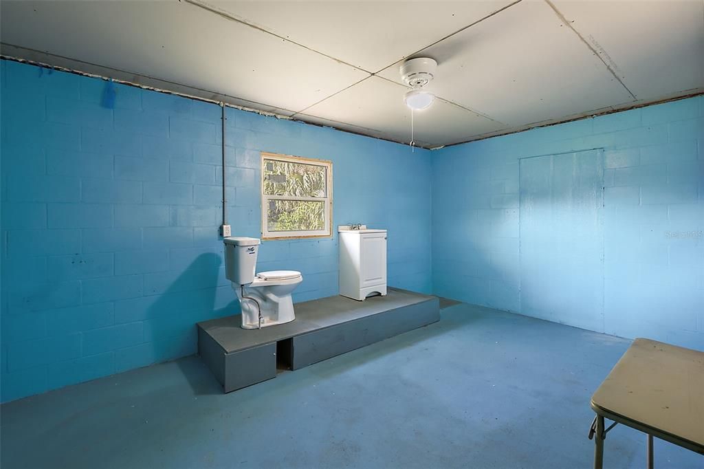 待售: $180,000 (2 贝兹, 1 浴室, 952 平方英尺)