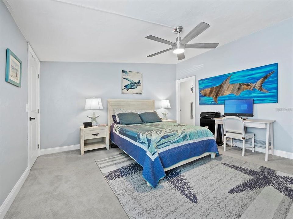 Active With Contract: $1,800 (2 beds, 2 baths, 1180 Square Feet)