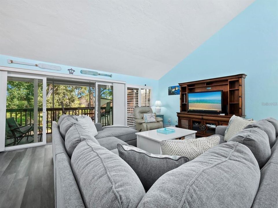 Active With Contract: $1,800 (2 beds, 2 baths, 1180 Square Feet)