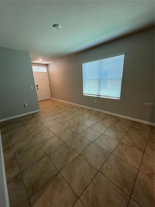 Recently Rented: $2,100 (3 beds, 2 baths, 1516 Square Feet)