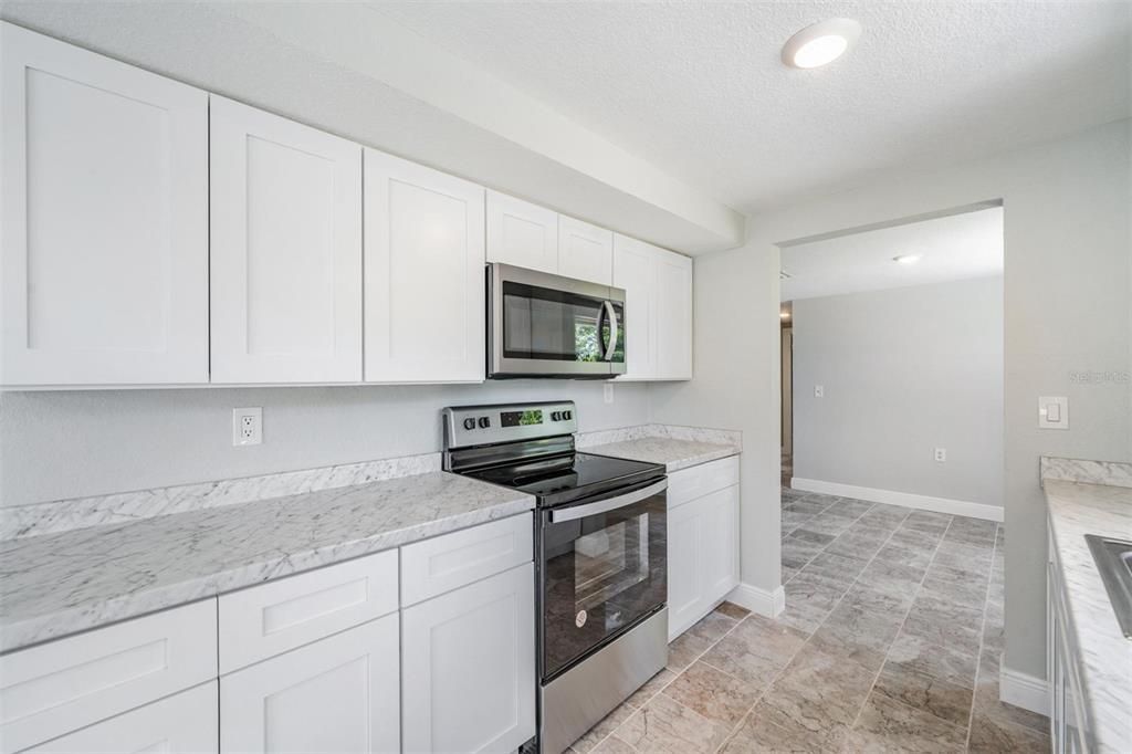 For Sale: $249,900 (2 beds, 1 baths, 1073 Square Feet)