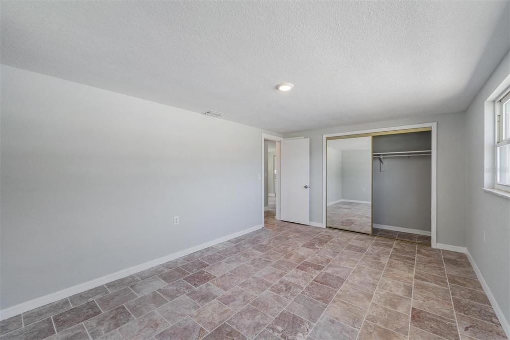 For Sale: $249,900 (2 beds, 1 baths, 1073 Square Feet)