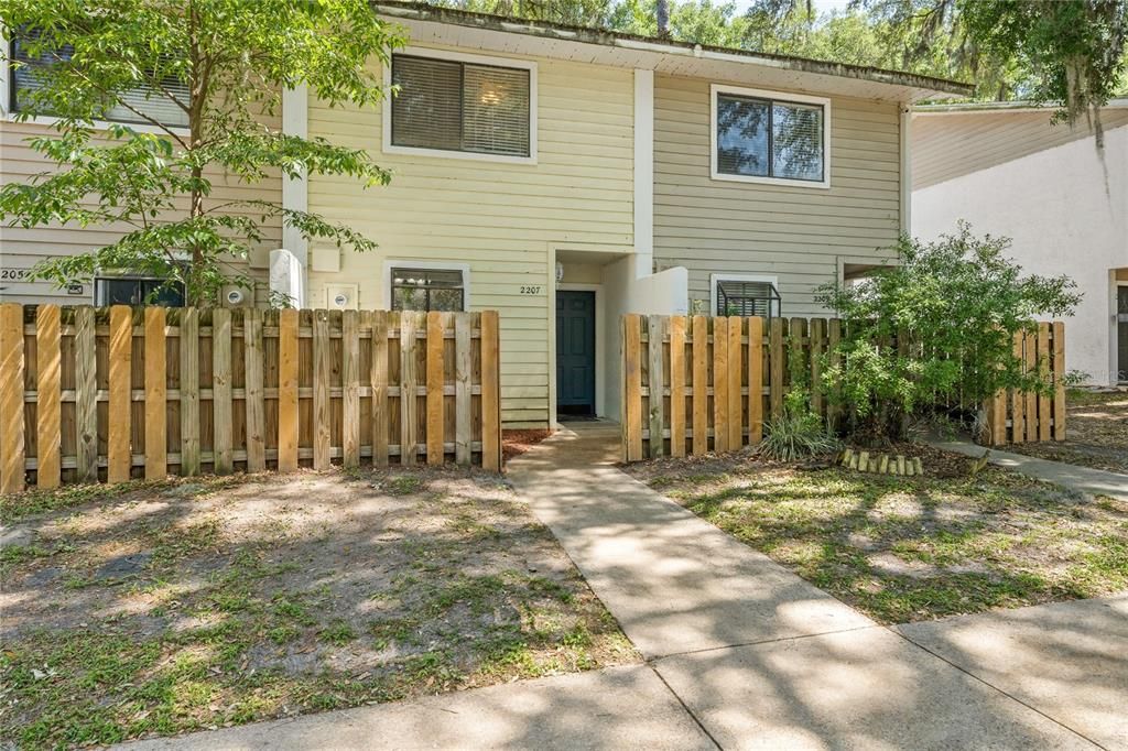 Recently Sold: $164,900 (2 beds, 1 baths, 1046 Square Feet)