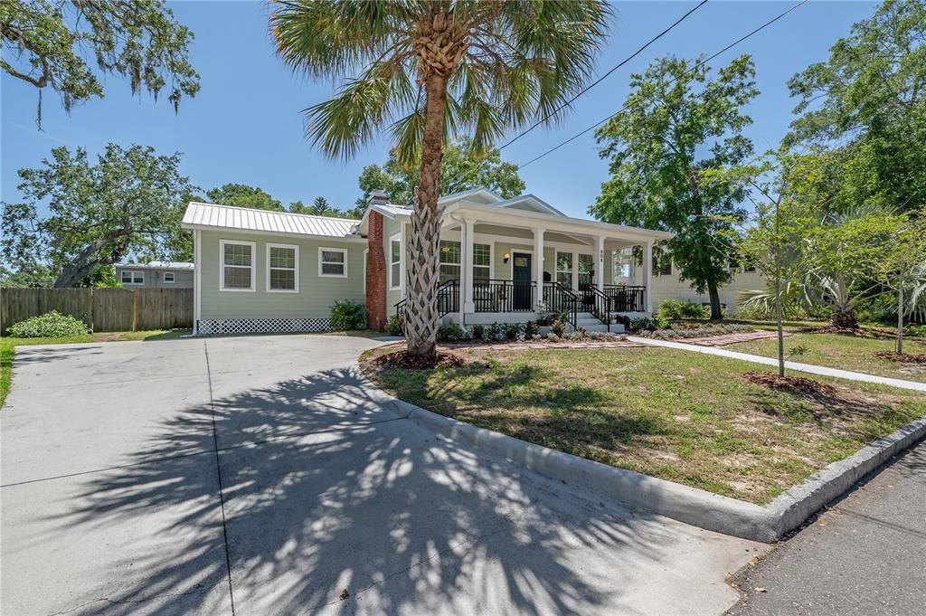 Recently Sold: $825,000 (3 beds, 2 baths, 1486 Square Feet)