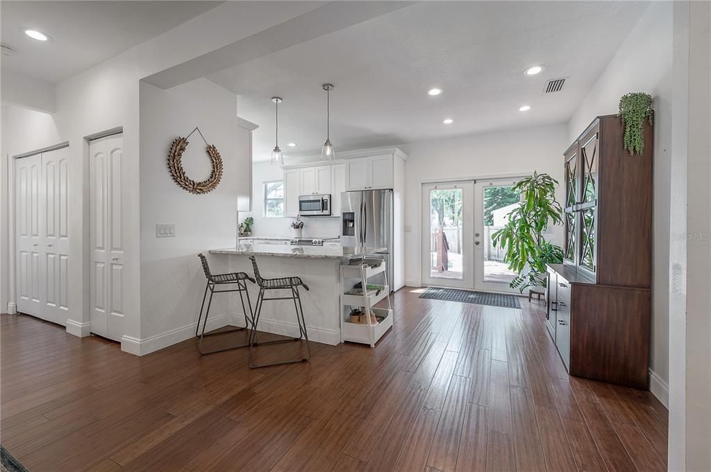 Recently Sold: $825,000 (3 beds, 2 baths, 1486 Square Feet)