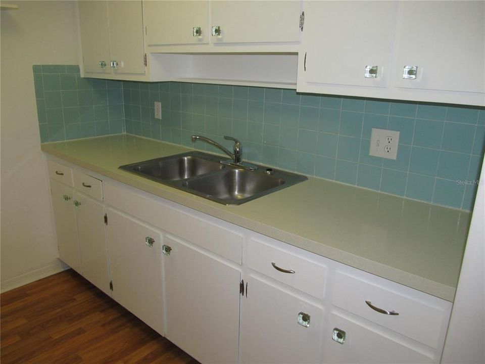 For Rent: $1,295 (1 beds, 1 baths, 605 Square Feet)