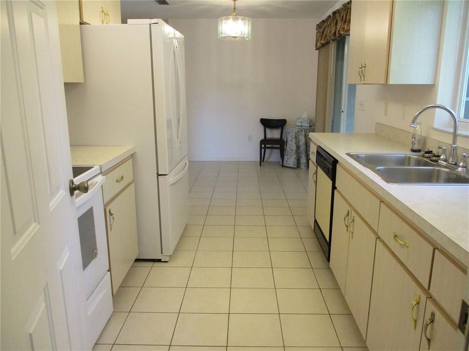 For Sale: $199,000 (2 beds, 2 baths, 1008 Square Feet)