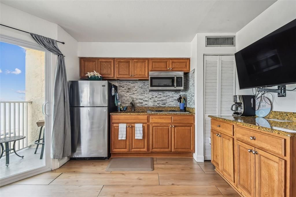 For Sale: $574,900 (1 beds, 1 baths, 460 Square Feet)