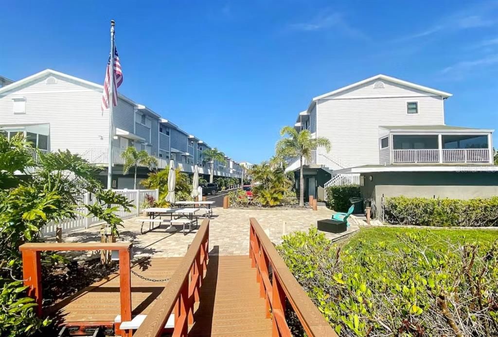 Active With Contract: $599,000 (2 beds, 2 baths, 1225 Square Feet)