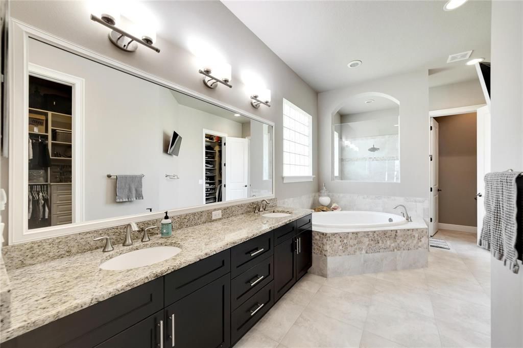 Recently Sold: $1,300,000 (4 beds, 3 baths, 2821 Square Feet)