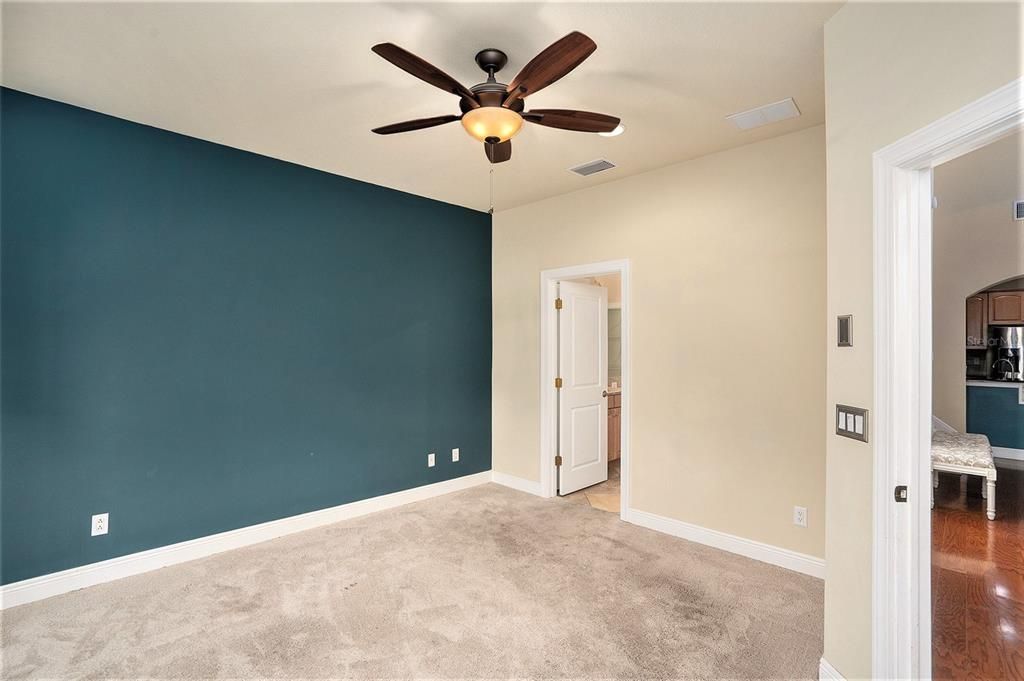 For Sale: $379,000 (3 beds, 2 baths, 2286 Square Feet)