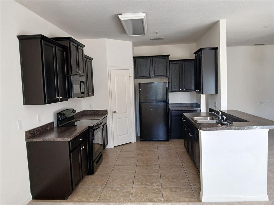Active With Contract: $2,200 (3 beds, 2 baths, 1699 Square Feet)