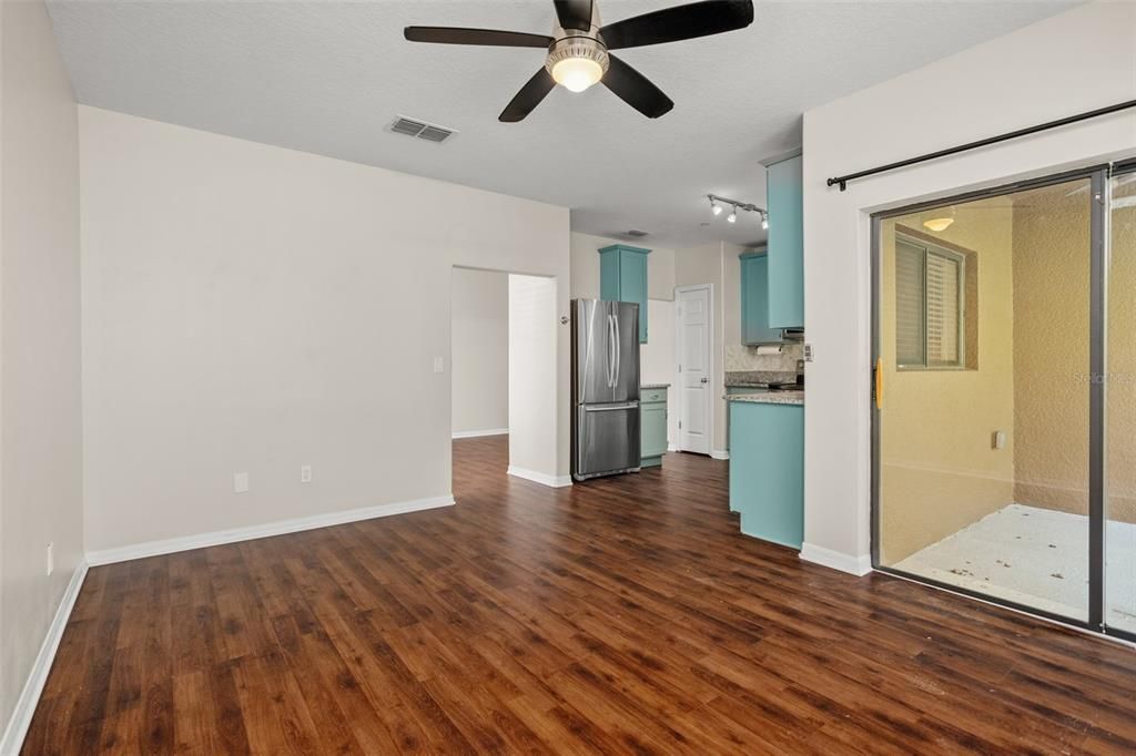 For Sale: $375,000 (3 beds, 2 baths, 1659 Square Feet)