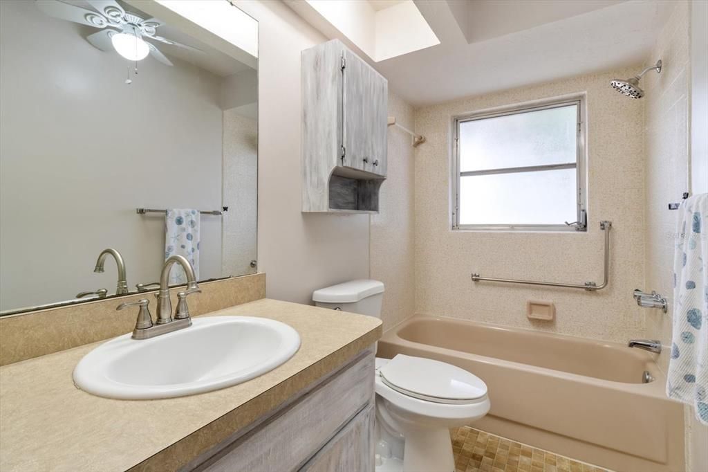 Bathroom 2 with Tiled Shower/Tub Combo