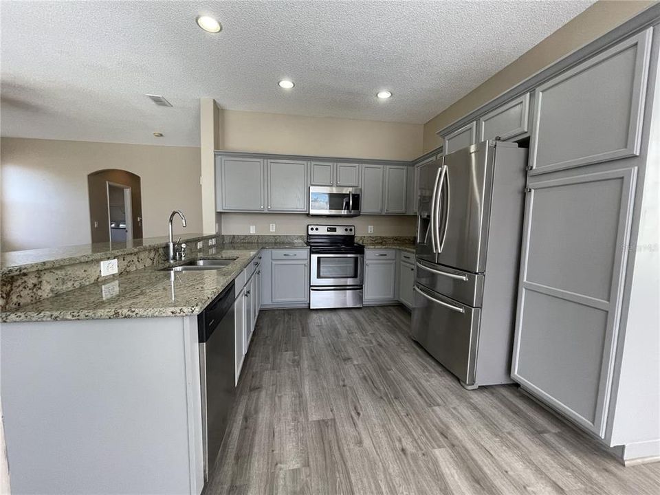 Recently Rented: $2,995 (4 beds, 2 baths, 2984 Square Feet)