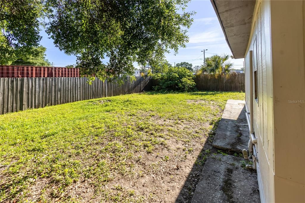 Active With Contract: $300,000 (0 beds, 0 baths, 1658 Square Feet)