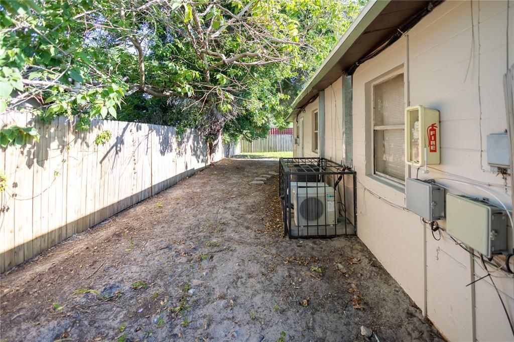 Active With Contract: $300,000 (0 beds, 0 baths, 1658 Square Feet)