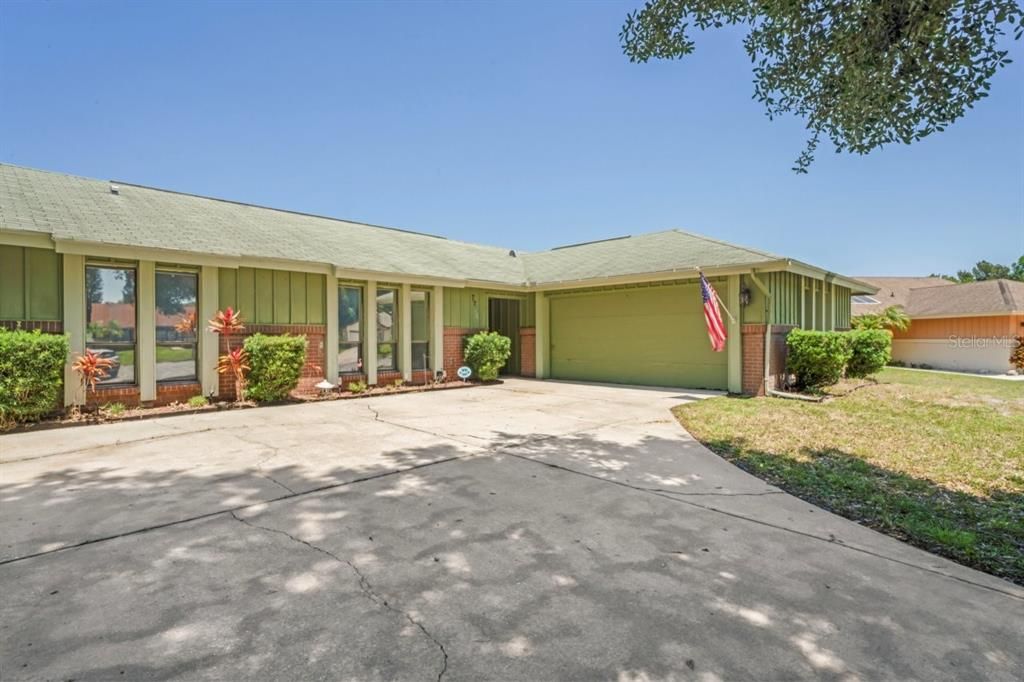 Active With Contract: $298,900 (3 beds, 2 baths, 1712 Square Feet)