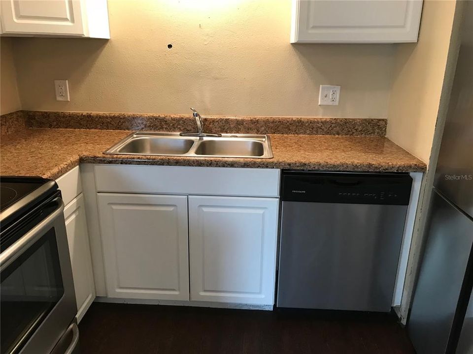 Recently Rented: $1,895 (3 beds, 2 baths, 1128 Square Feet)