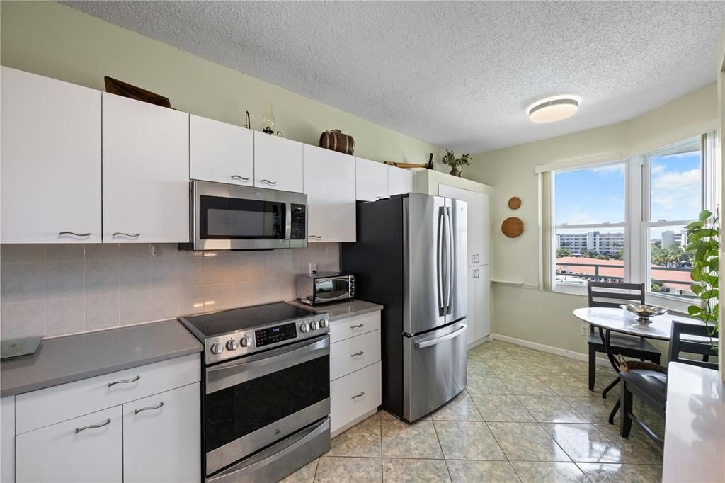 For Sale: $549,000 (2 beds, 2 baths, 1145 Square Feet)