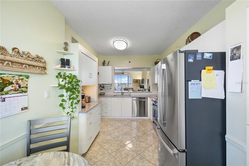 For Sale: $549,000 (2 beds, 2 baths, 1145 Square Feet)