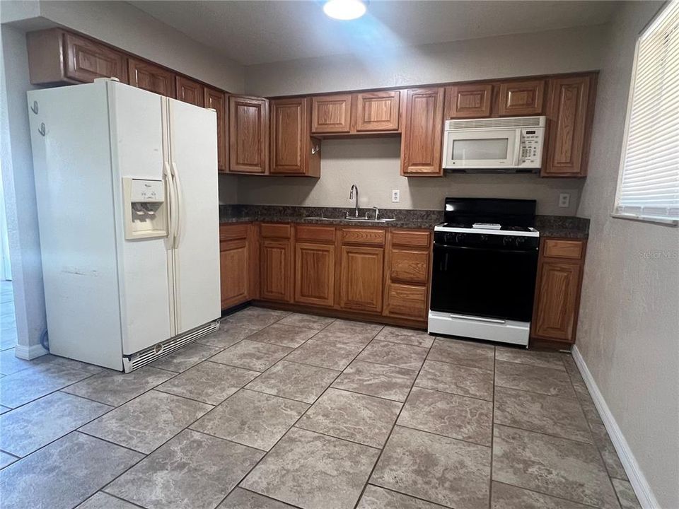 For Rent: $1,895 (3 beds, 1 baths, 884 Square Feet)