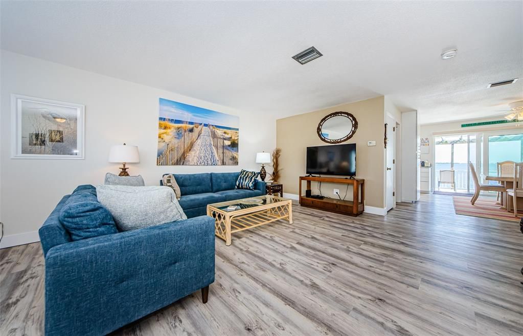 Active With Contract: $2,100 (2 beds, 2 baths, 1584 Square Feet)