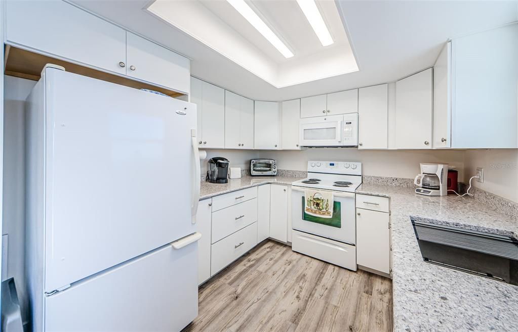 Active With Contract: $2,100 (2 beds, 2 baths, 1584 Square Feet)