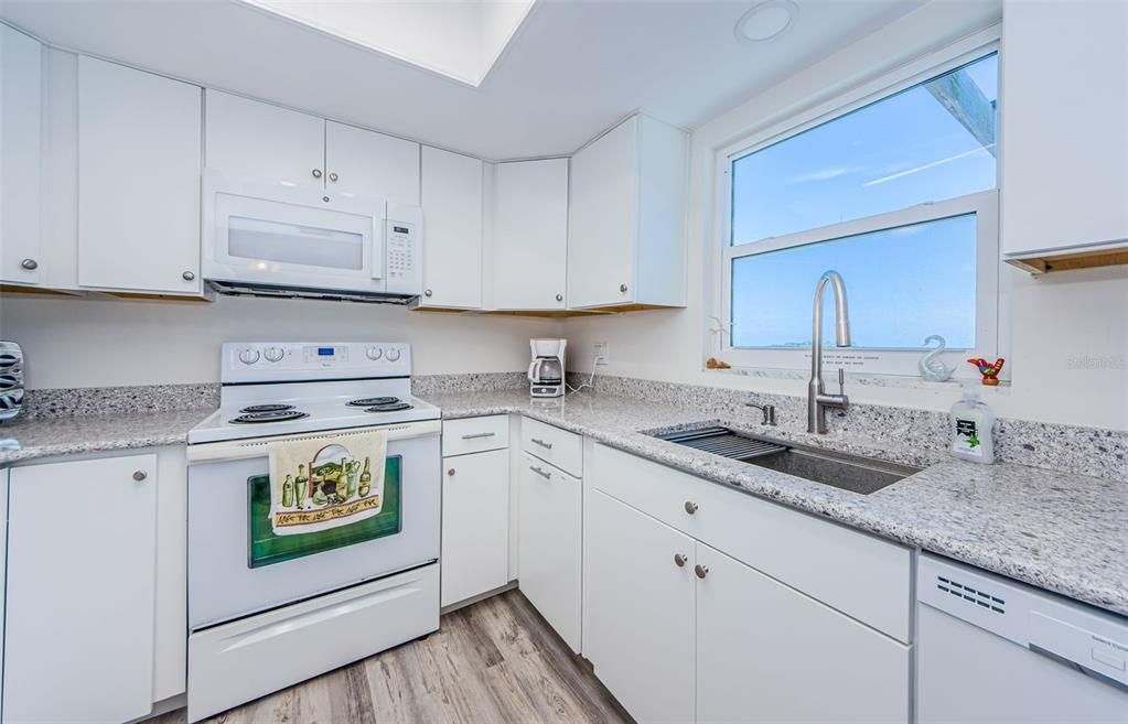 Active With Contract: $2,100 (2 beds, 2 baths, 1584 Square Feet)