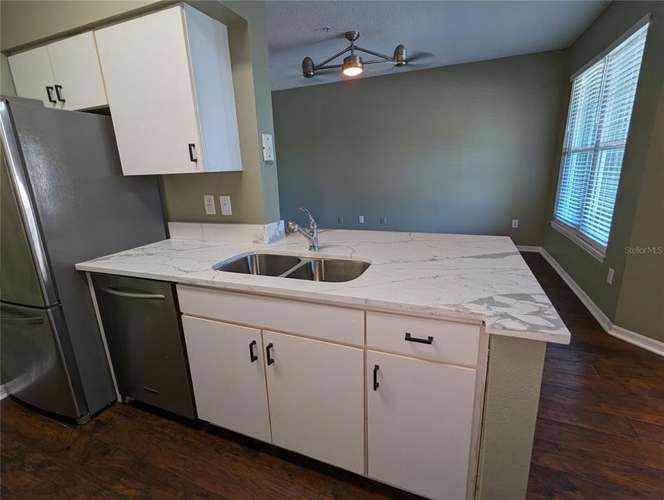 For Sale: $259,000 (1 beds, 1 baths, 867 Square Feet)
