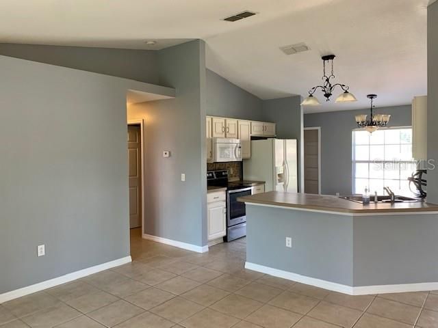 Active With Contract: $2,100 (3 beds, 2 baths, 1737 Square Feet)