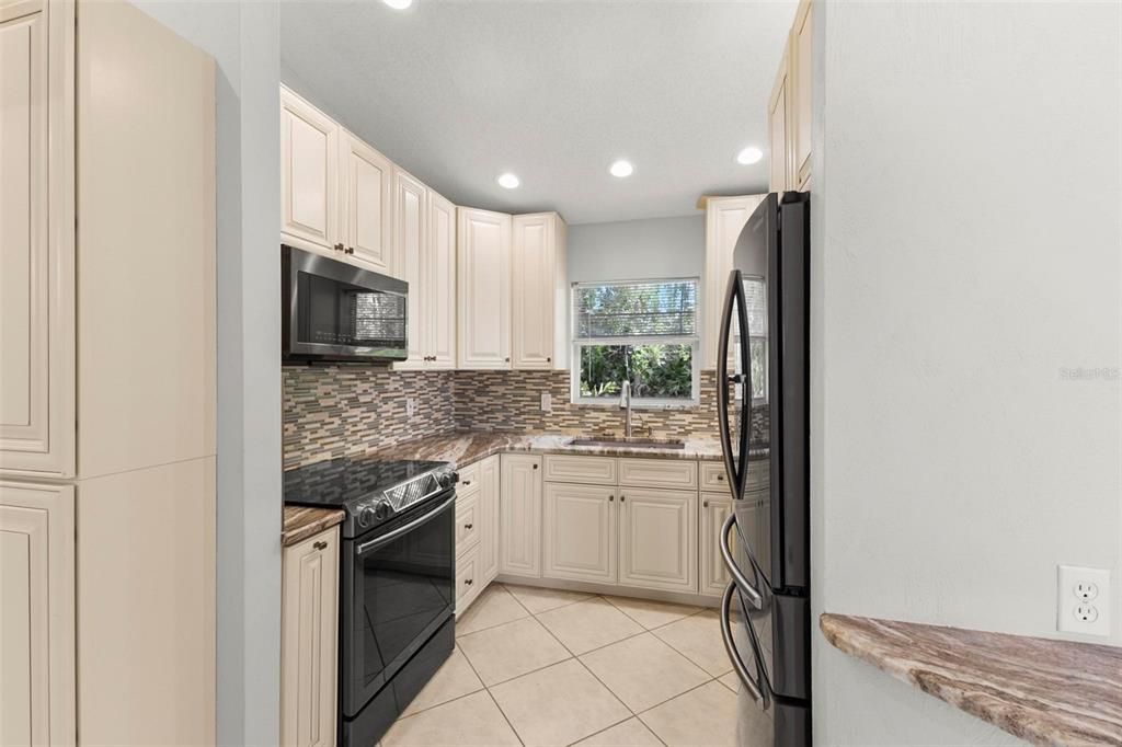 Recently Sold: $269,000 (2 beds, 2 baths, 1074 Square Feet)