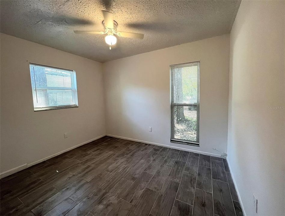 For Rent: $1,400 (2 beds, 1 baths, 794 Square Feet)